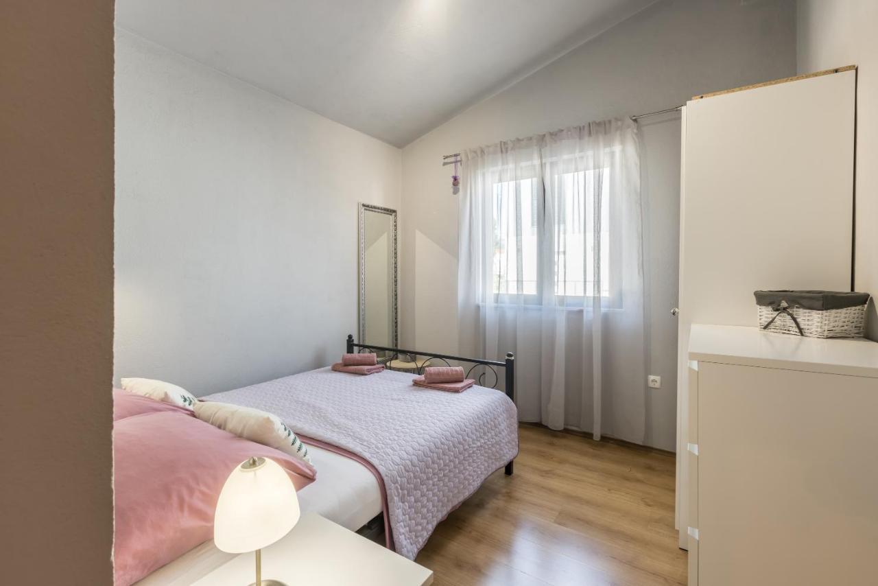 Apartment Lamaro Kaštela Exteriör bild