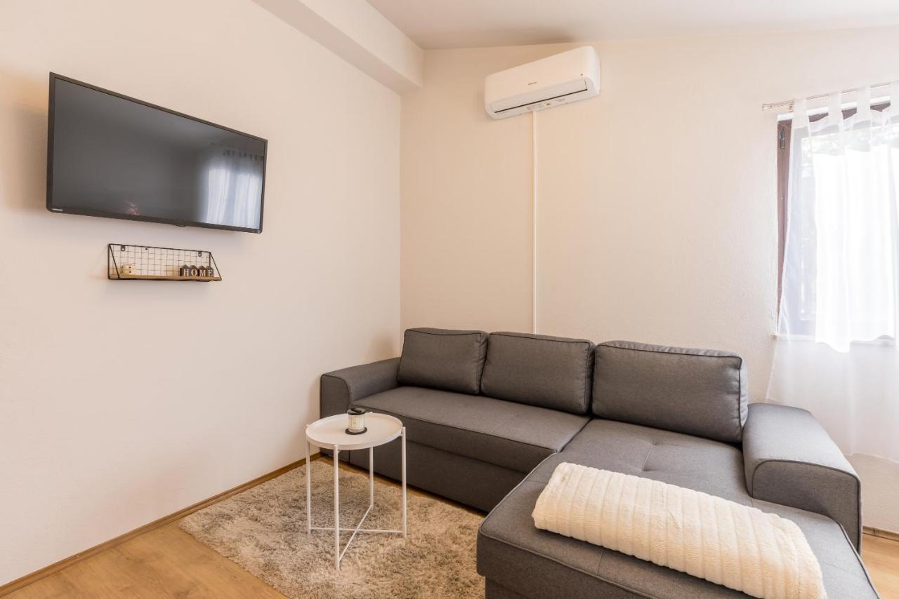 Apartment Lamaro Kaštela Exteriör bild