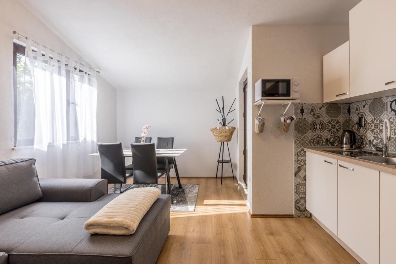Apartment Lamaro Kaštela Exteriör bild