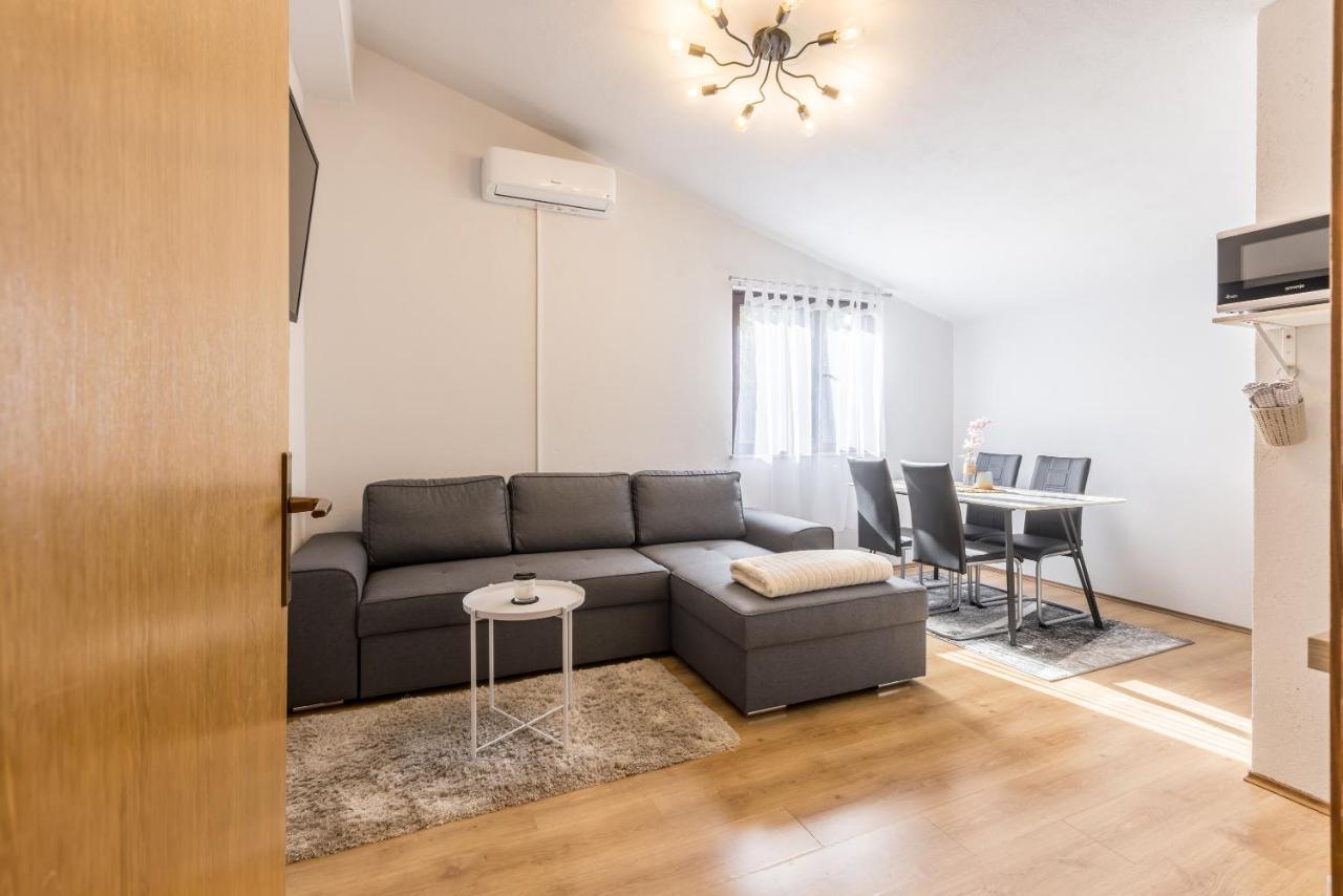 Apartment Lamaro Kaštela Exteriör bild